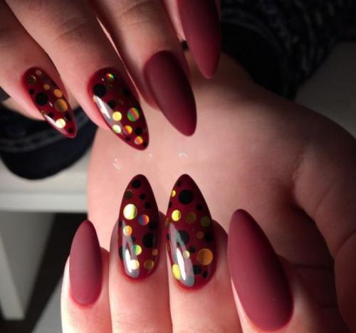 Матовый бордовый маникюр. Бордовые матовые ногти — идеи нескучного дизайна с фото