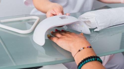 Как высушить лак на ногтях. Как быстро высушить лак для ногтей летом?