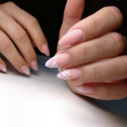 Идеи маникюра без рисунка. Маникюр в нежных нюдовых оттенках