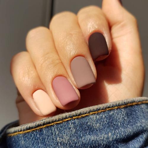 Маникюр на короткие ногти без дизайна. Однотонный маникюр: правила подбора оттенка, особенности ухода и нанесения. Фото простых, но красивых примеров дизайна