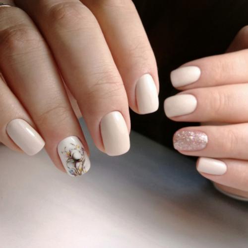 Идеи маникюра без рисунка. Маникюр в нежных нюдовых оттенках