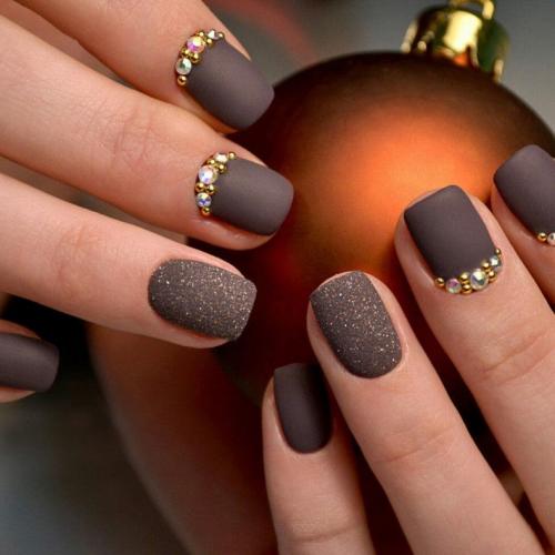 Маникюр на короткие ногти без дизайна. Однотонный маникюр: правила подбора оттенка, особенности ухода и нанесения. Фото простых, но красивых примеров дизайна