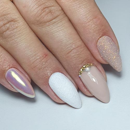 Идеи маникюра без рисунка. Маникюр в нежных нюдовых оттенках