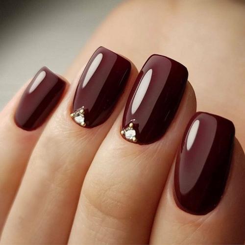 Маникюр на короткие ногти без дизайна. Однотонный маникюр: правила подбора оттенка, особенности ухода и нанесения. Фото простых, но красивых примеров дизайна