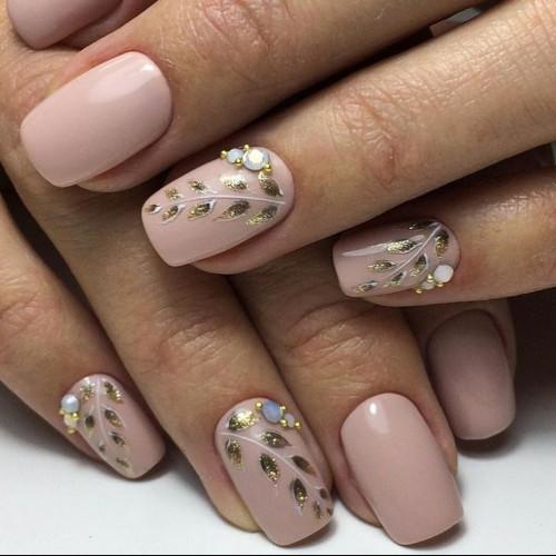 Идеи маникюра без рисунка. Маникюр в нежных нюдовых оттенках