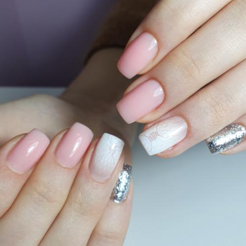 Идеи маникюра без рисунка. Маникюр в нежных нюдовых оттенках