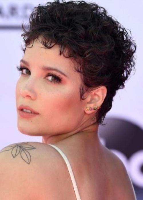 6 модных стрижек на кудрявые и вьющиеся волосы.. Особенности волнистых прядей 35 6 модных стрижек на кудрявые и вьющиеся волосы.. Особенности волнистых прядей 35