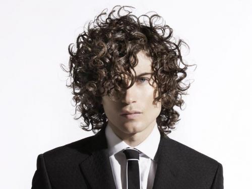 Стрижки на кудрявые волосы мужские. Как сделать кудрявые волосы мужчине
