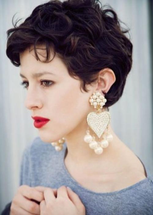 Стрижки на короткие вьющиеся волосы 2022 женские 2022 год. Модные женские стрижки на короткие волосы 2022 года и 80 фото для вдохновения 36