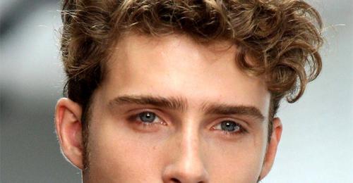 Мужские стрижки на кудрявые волосы средней длины. Мужские стрижки для вьющихся коротких волос, фото