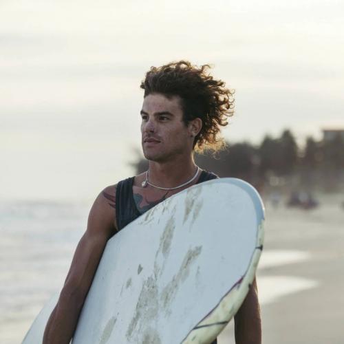 Мужские стрижки на кудрявые волосы. Модные мужские стрижки для вьющихся коротких волос в 2021 году