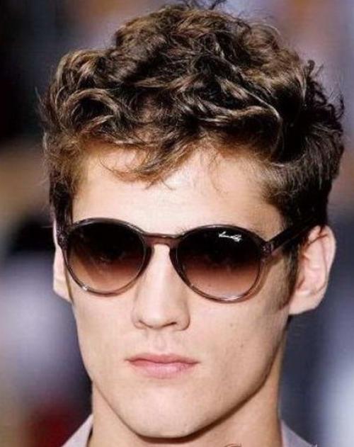 Удлиненные мужские стрижки на кудрявые волосы. Стильные мужские стрижки на волнистые волосы