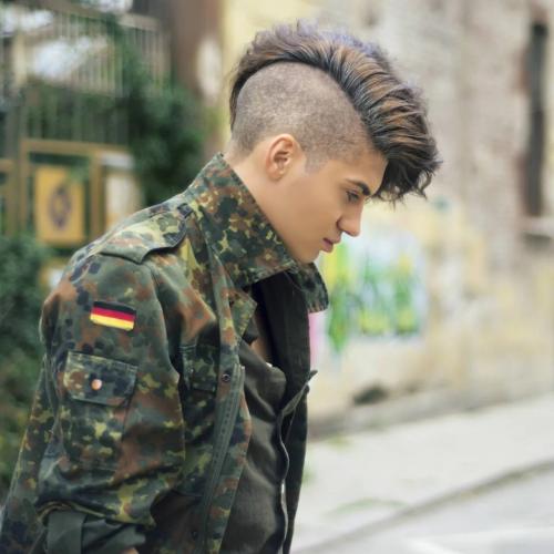 Мужские стрижки на кудрявые волосы. Модные мужские стрижки для вьющихся коротких волос в 2021 году