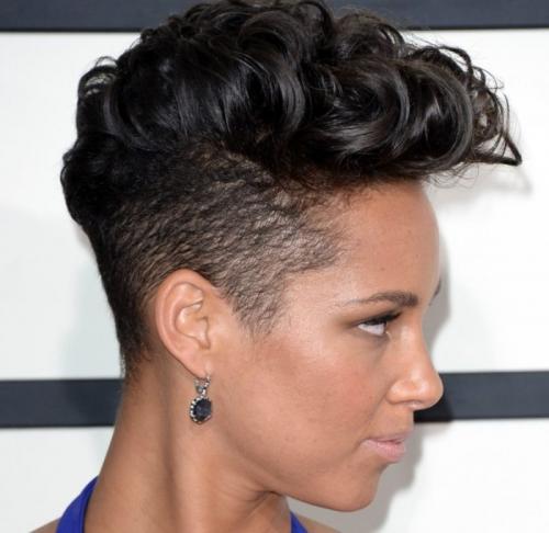 Стрижки на волнистые волосы короткие. Короткие стрижки для вьющихся волос