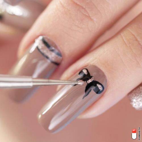 Бантик на ногтях из страз. Пошаговая фотоинструкция: как нарисовать бантик на ногтях