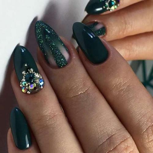 Красный маникюр на Новый год 2022. Выбираем палитру 15 Красный маникюр на Новый год 2022. Выбираем палитру 15