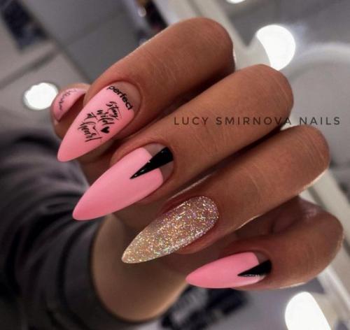 Сочетание розового маникюра с палитрой цветов. Розовый маникюр 2022: новые фото дизайна, стильные идеи