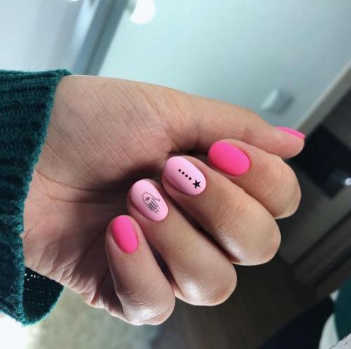 Сочетание розового маникюра с палитрой цветов. Розовый маникюр 2022: новые фото дизайна, стильные идеи