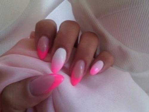 Французский маникюр в нежно-розовом цвете. Розовый френч 2022-2023: яркие и нежные фото-новинки дизайна 13