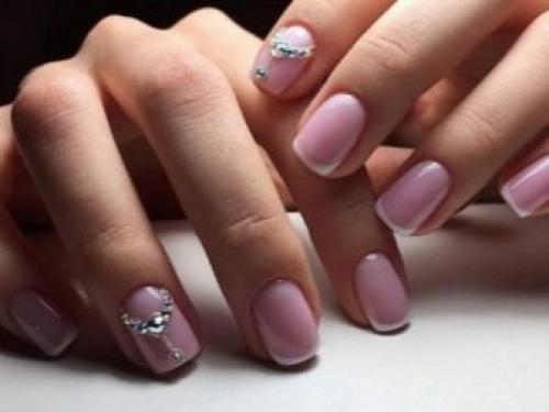 Французский маникюр в нежно-розовом цвете. Розовый френч 2022-2023: яркие и нежные фото-новинки дизайна 12