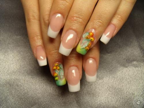 Как правильно ухаживать за маникюром в небесных оттенках