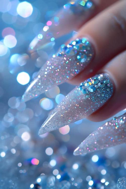 Голубой маникюр с блестками: современный и стильный подход к уходу за ногтями 19 Голубой маникюр с блестками: современный и стильный подход к уходу за ногтями 19