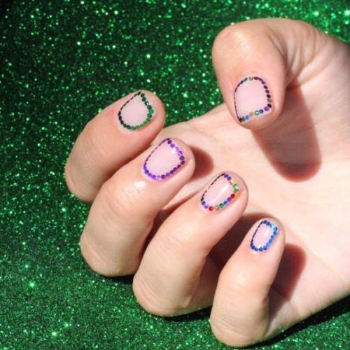 Какие инструменты и материалы необходимы для создания голубого маникюра с блестками. Просто блеск: как сделать маникюр с глиттером?