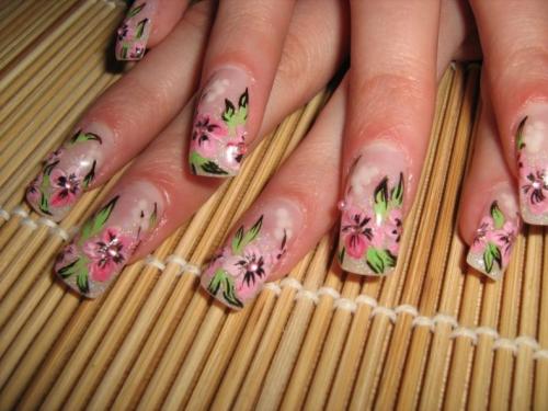 Как правильно ухаживать за маникюром в небесных оттенках