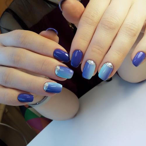 Голубой маникюр с блестками. Идеи голубого маникюра с блестками