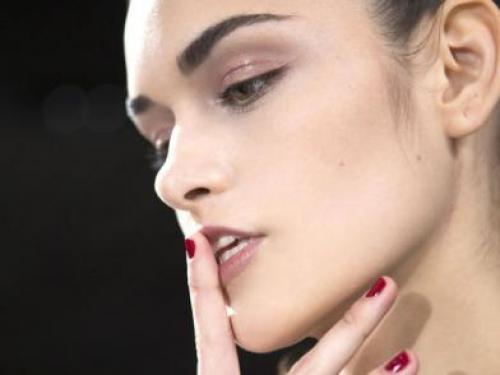 Маникюр красный с черным омбре. Маникюр омбре: 100 эффектных идей