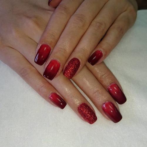 Маникюр красный с черным и белым. Дизайн красно-черных ногтей омбре 2020-2021