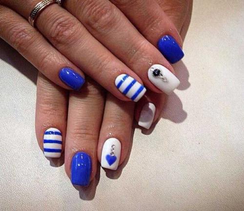 Красный маникюр с синим. Красно синий маникюр — модные тенденции, особенности дизайна и сочетания красного с синим (150 фото)