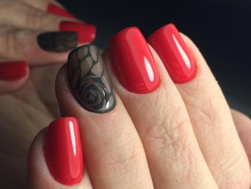 Маникюр красный с черным. Фото черно-красного маникюра на коротких и длинных ногтях: красивый и модный дизайн