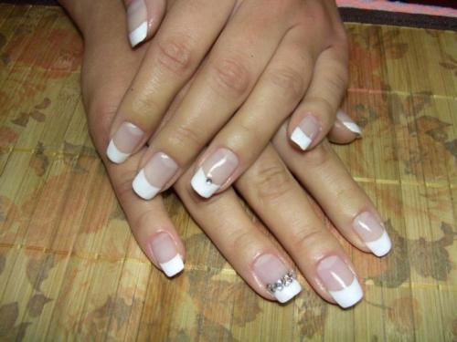 Маникюр белый. Белый маникюр – подборка лучших идей дизайна ногтей (93 фото + видео)