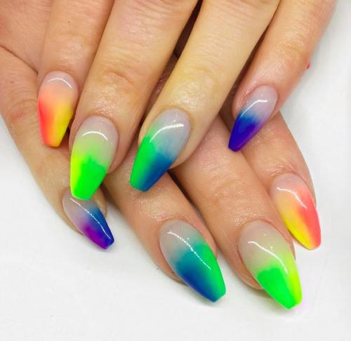 Маникюр градиент красный с белым. Маникюр омбре: 100 эффектных идей