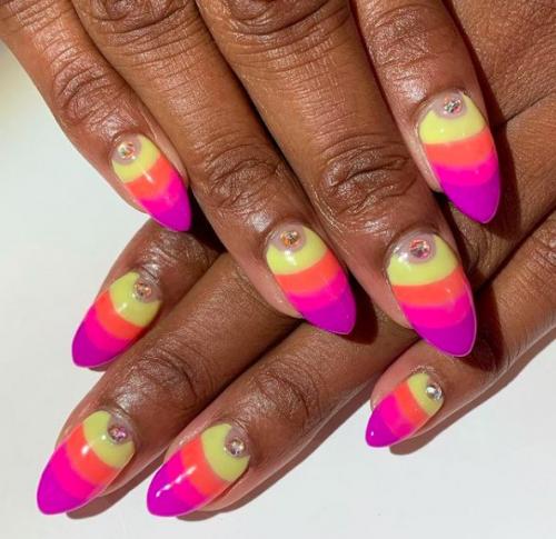 Маникюр градиент красный с белым. Маникюр омбре: 100 эффектных идей