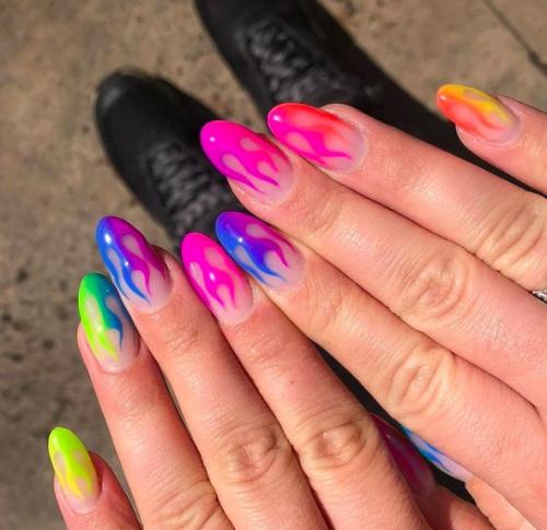 Маникюр градиент красный с белым. Маникюр омбре: 100 эффектных идей