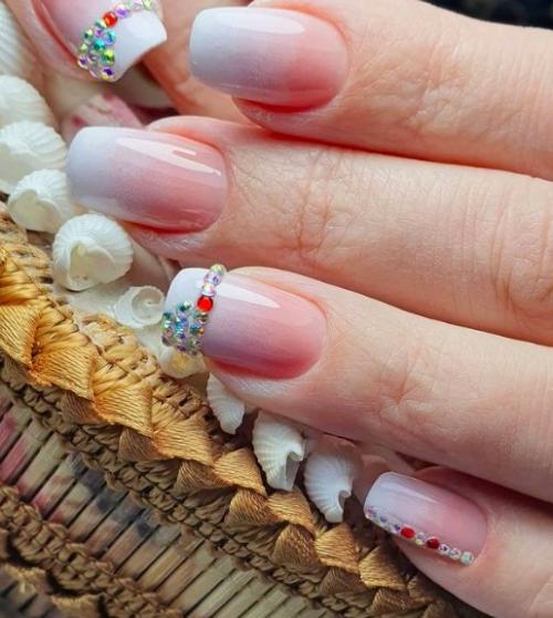 Маникюр градиент красный с белым. Маникюр омбре: 100 эффектных идей