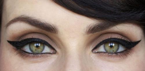 Необычные стрелки для нависшего века. Особенности нависшего века