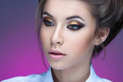 Необычные стрелки 2022. Макияж со стрелкой: тонкости образа и техника нанесения