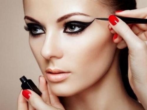 Необычные стрелки 2022. Макияж со стрелкой: тонкости образа и техника нанесения