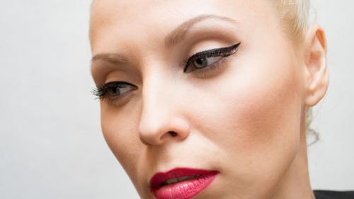 Необычные стрелки 2022. Макияж со стрелкой: тонкости образа и техника нанесения