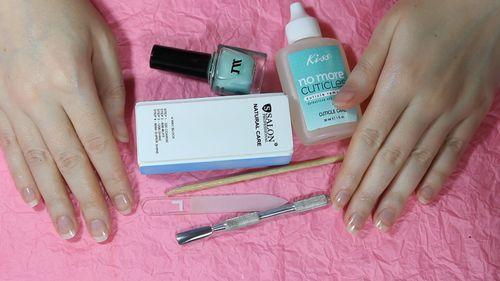 Наклейки на ногти под гель-лак. Клеим наклейки на ногти под гель-лак пошагово