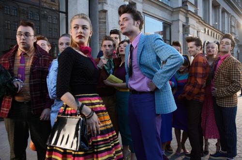 Стиль 90-х женщины ссср. Пышные платья в горошек, джинсы-варенки и даже легинсы: 21 фото трендов советской моды в 1950-1990ые, от которой все равно веяло дефицитом