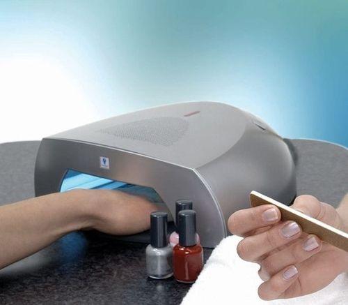 Как клеить наклейки на ногти гель-лак. Клеим наклейки на ногти под гель-лак пошагово