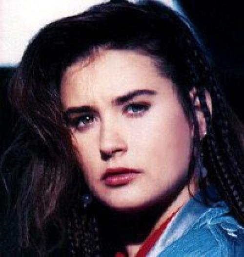 Деми Мур до и после пластики. «Похожа на окуня»: Деми Мур тайком засняли папарацци — у звезды перестал закрываться рот 06