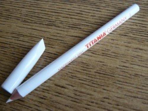 Как пользоваться карандашом для французского маникюра. Белый карандаш для французского маникюра