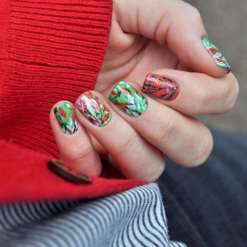 Слайдеры для ногтей. Как клеить слайдеры на ногти: подробная инструкция