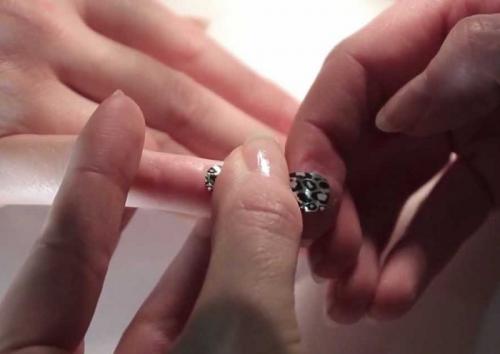 Объемные наклейки на ногти, как клеить. Как сделать маникюр с наклейками