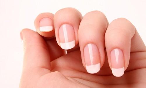 Сделать французский маникюр с помощью наклеек: простой способ 01